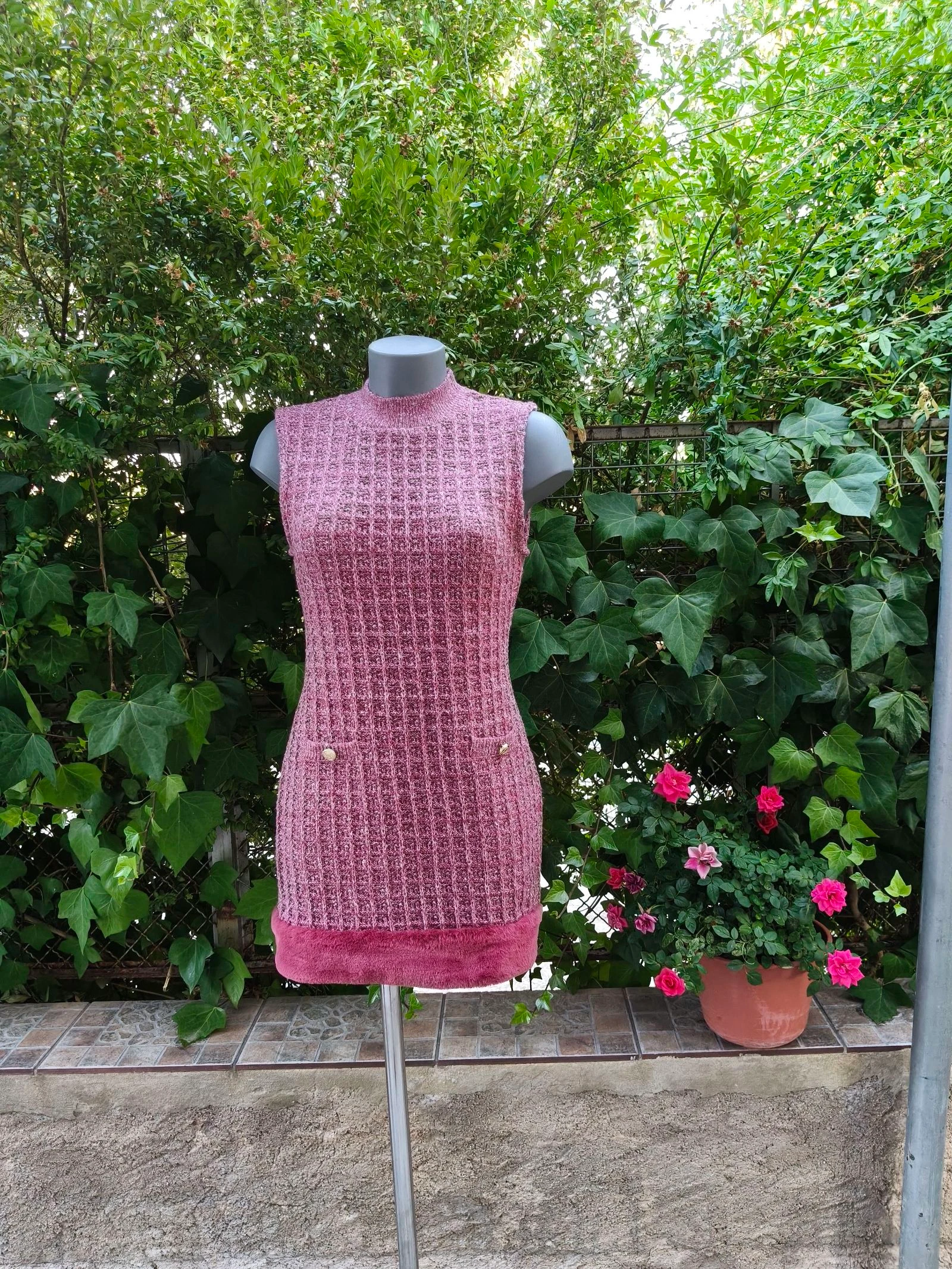 Vestido de punto Zara Rosa Fucsia/Mezcla con Pelo y Botones Dorados - Talla M -